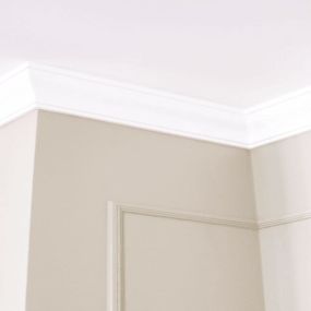 Crown molding in Lincoln, NE home