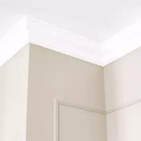 Crown molding in Lincoln, NE home