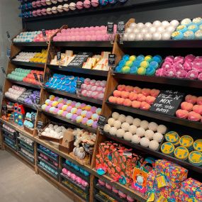 Bath bombs, colourful displays