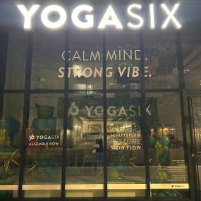 Bild von YogaSix  Assembly Row