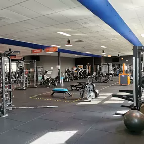 Basic-Fit Hoofddorp Toolenburg 24/7 - free weight zone