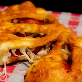 Calzone-Snappy Tomato Pizza