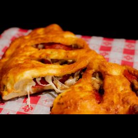 Calzone-Snappy Tomato Pizza