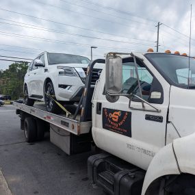 Stranded and searching for a towing service near you in Kennesaw, GA? G&C Towing Services is here to help, offering reliable and rapid towing solutions 24/7. Our team of professionals is always ready to assist, equipped with the best tools and technology to ensure your vehicle is handled with care. We pride ourselves on our quick response times, competitive pricing, and exceptional customer service, making us the ideal choice for those unexpected roadside needs. Whether you need emergency recove