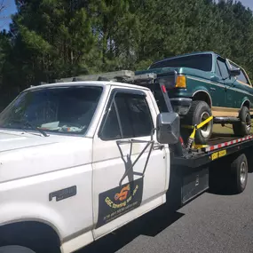 At G&C Towing Services in Kennesaw, GA, we're committed to providing you with reliable, swift, and safe towing services around the clock. Whether you're stranded due to a breakdown, involved in an accident, or need a vehicle transported, our team of experienced professionals is equipped to handle all your needs efficiently. We pride ourselves on our rapid response times, competitive pricing, and superior customer service, making us the go-to choice for both emergency and scheduled towing service