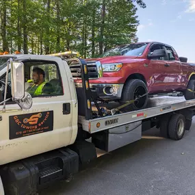 When roadside troubles strike near Kennesaw, GA, G&C Towing Services is your dependable ally, ready to provide expert roadside assistance at a moment's notice. We operate around the clock, delivering swift, efficient help wherever you are—from jump starts and tire changes to lockout services and emergency fuel delivery. Our team is committed to fast response times, ensuring that help arrives quickly to get you back on your journey with minimal disruption. With G&C Towing Services, you can expect