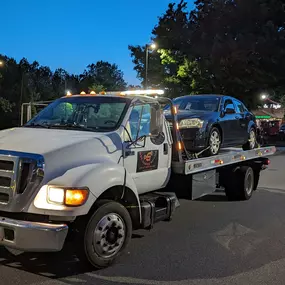 If your vehicle's battery lets you down in Kennesaw, GA, G&C Towing Services is here to power you back up with our quick and efficient jump start services. Available 24/7, our professional team is equipped and ready to provide you with a rapid response, ensuring that your downtime is kept to a minimum. We understand the urgency and frustration of a dead battery, which is why we prioritize getting to you fast, with the right tools to get your car running again. Choose G&C Towing Services for a ha