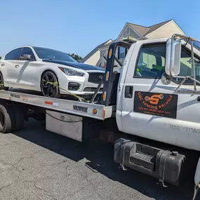 When you're in need of a tow truck near Kennesaw, GA, G&C Towing Services is your immediate solution, offering fast, dependable towing around the clock. Our experienced team is on standby, ready to respond swiftly with state-of-the-art tow trucks capable of handling any situation you might encounter on the road. We pride ourselves on our rapid response times, exceptional customer service, and competitive rates, ensuring that your towing needs are met with the utmost professionalism and care. Whe