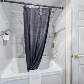 Two Double Beds Studio Suite Shower