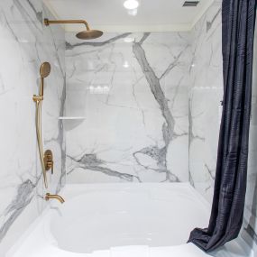 King Studio Suite Shower