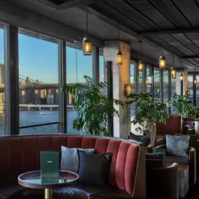 Harriet's Lounge