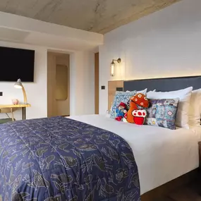 Connecting Queen Room