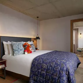 Connecting Queen Room
