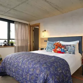 Connecting Queen Room