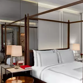 Grand Classic King Bed