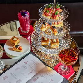 Baccarat Signature Three Tier & Cocktails