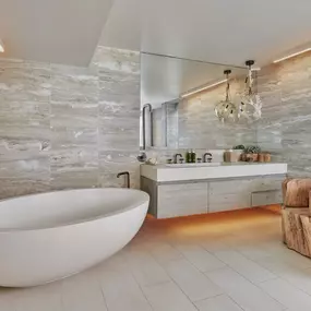 Presidential Suite Soaking Tub