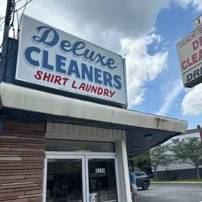 Bild von Deluxe Dry Cleaners