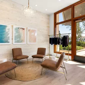 SUGARED + BRONZED Newport Beach lobby