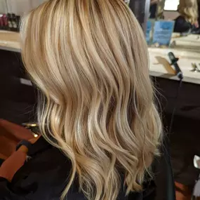 Bild von Deseo Salon & BlowDry