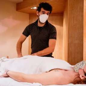 Bild von Empreinte Zen – David B  Massothérapie intégrative & Fascia  Canal Saint-Martin – Paris 10/11