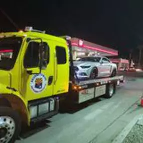 Arizona Towing & Recovery helping a customer tow their in Maricopa, Arizona with a flatbed tow truck.