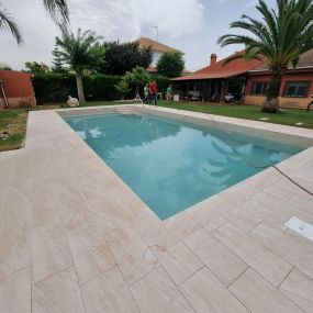 exterior_piscina_azulejoscolchon.jpg