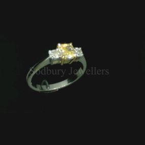 18ct natural yellow & white diamond ring.