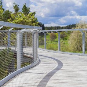 Stainless steel cable mesh in curved hand railing application by Carl Stahl DecorCable.