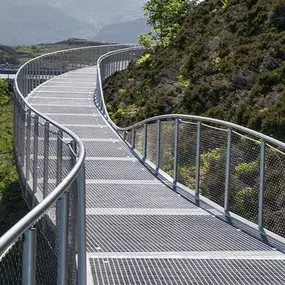 Custom stainless steel cable mesh railing from Carl Stahl DecorCable.
