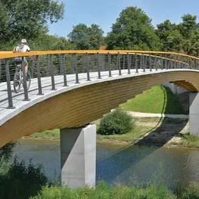 Stainless steel cable rope system for hand railings by Carl Stahl DecorCable.