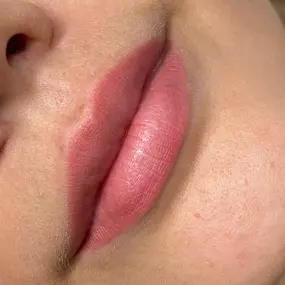 maquillaje_permanente_de_labios_natural.jpg