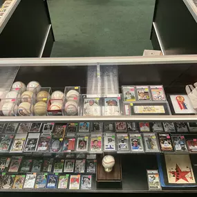 Bild von CLE Sports Cards & Collectibles