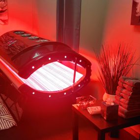 Medical grade red light therapy beds use Red Light and Near-Infrared (NIR) therapy. This therapy is a non-invasive, FDA Class II cleared treatment that harnesses the specific wavelengths of light to invigorate your body’s cells. The therapeutic red and NIR light wave-lengths, promote relaxation and provide relief for muscle and joint pain.