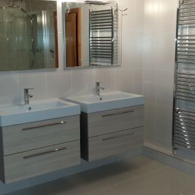 Bild von TW Thomas Bathrooms & Tiles