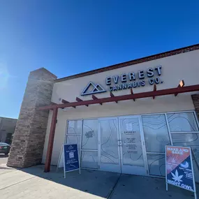 Bild von Everest Cannabis Co. - Montano Plaza