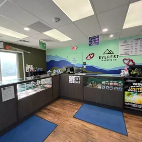 Bild von Everest Cannabis Co. - Montano Plaza