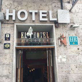 entrada-hotel-jacobeo.jpg