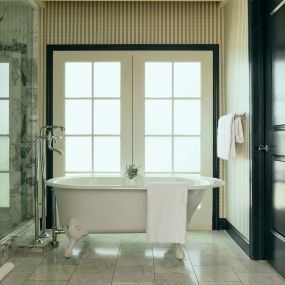 Spacious bathtub at The Oliver Hotel of Oxford