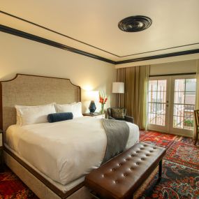 Spacious king suite at The Oliver Hotel of Oxford