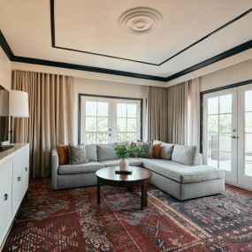 Living area in the Magnolia Suite at The Oliver Hotel of Oxford