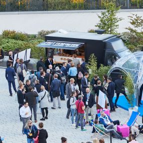 Food-Truck bei einer Firmenveranstaltung