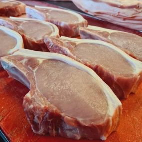 Loin Chops – these our bestselling cut of pork and a great joy to cook. Chops cooked on the bone offer delicious flavour, with the perfect level of fat around the lean tender eye of meat. There are many recipes that can be found for juicy, and tender pork chops every time.