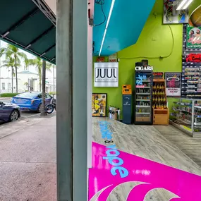 Bild von World of Smoke & Vape - South Beach