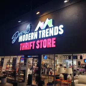 Bild von Darrell's Modern Trends Thrift Store