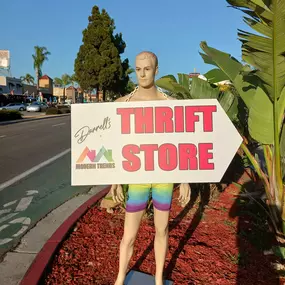 Bild von Darrell's Modern Trends Thrift Store