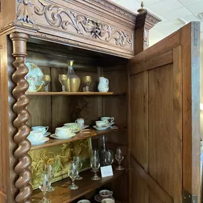 Bild von SNH French Antiques & Collectibles