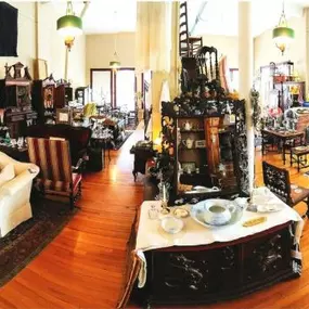 Bild von SNH French Antiques & Collectibles