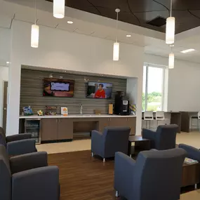 Hyundai of Newport Service Waiting Area