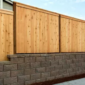 Bild von Fence, Gates and Rockwalls